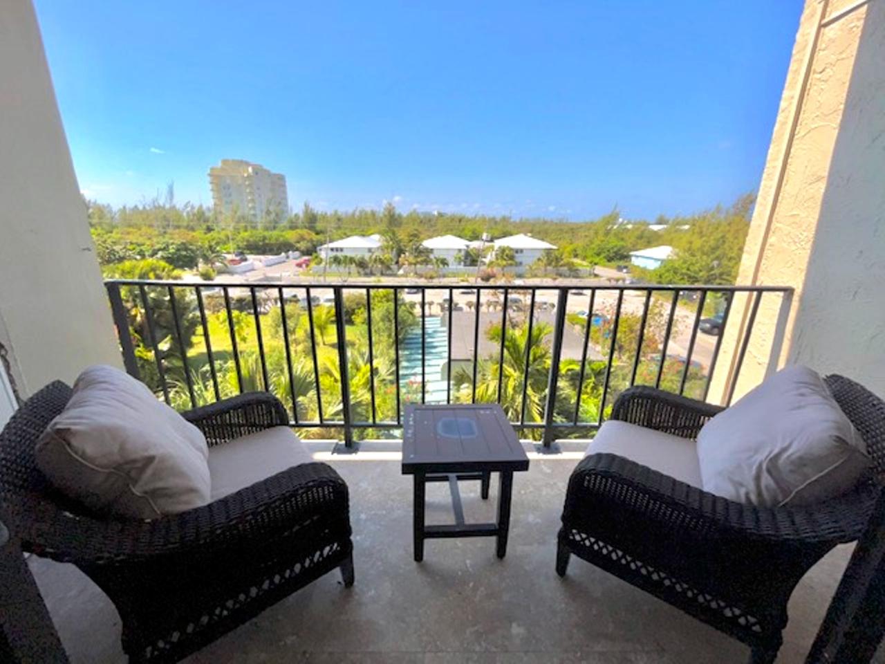 CORAL BEACH CONDOMINIUMS,Lucaya