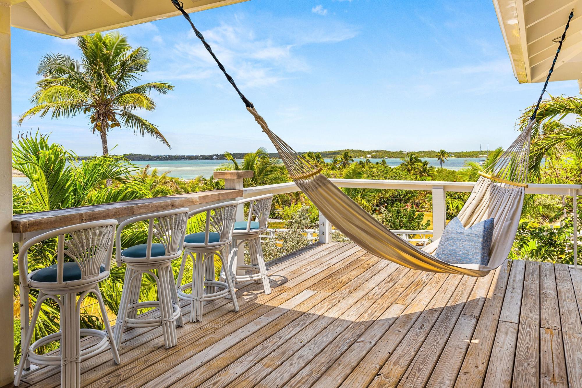 GOLDEN COCONUT,Elbow Cay/Hope Town