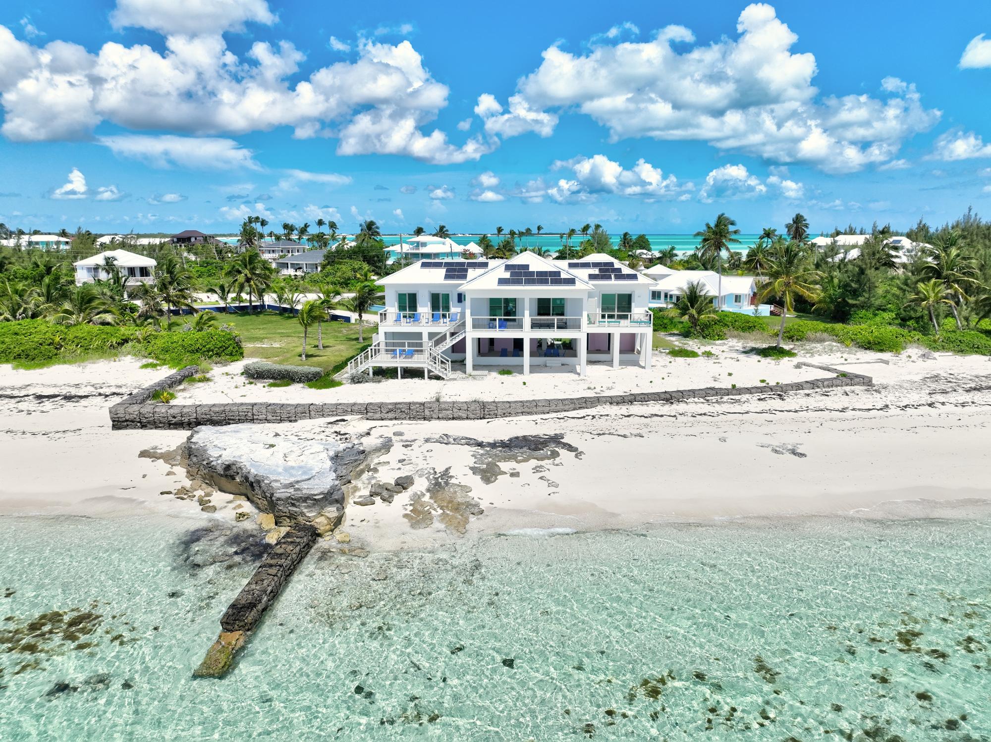 SUZIES ROCK,Treasure Cay
