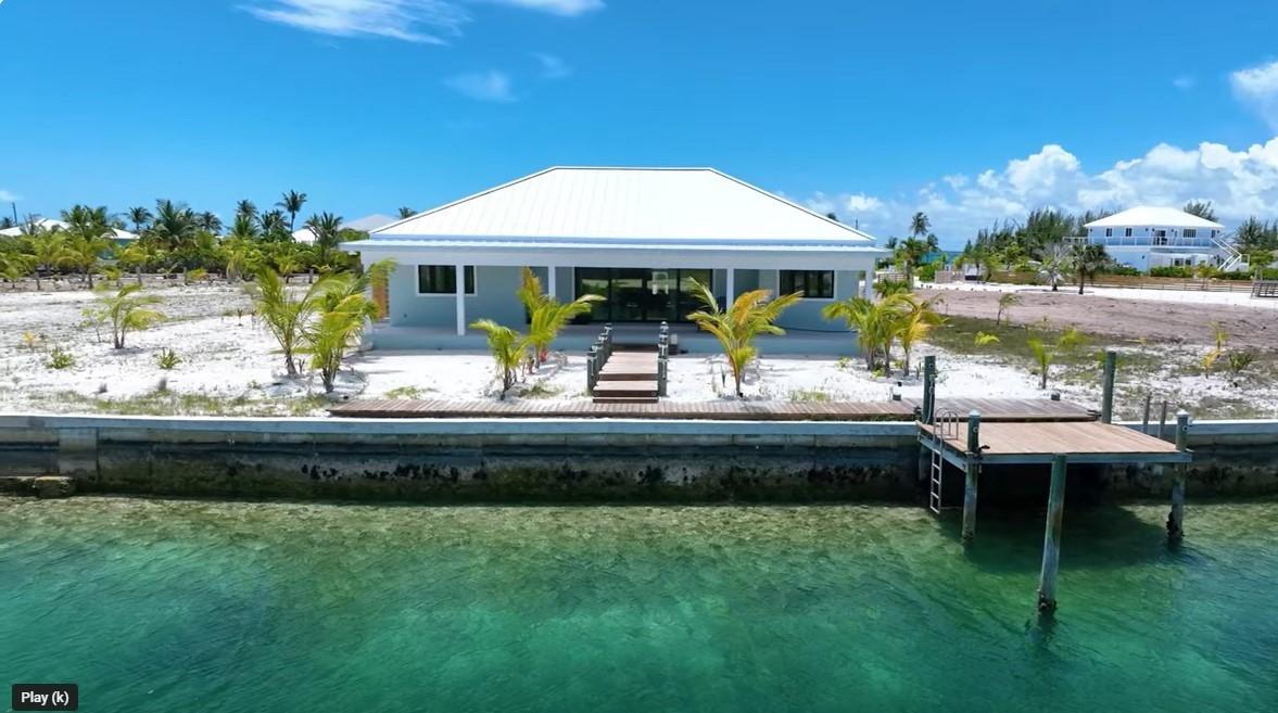 BLUE SHAMROCK,Treasure Cay