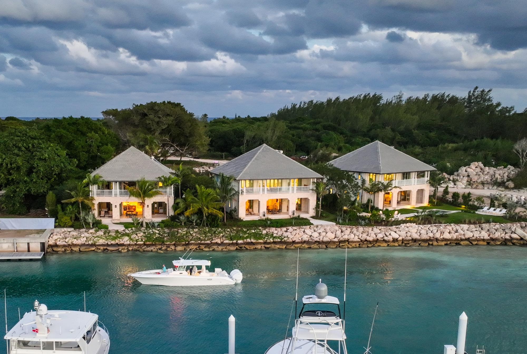 BRILAND CLUB & MARINA,Harbour Island