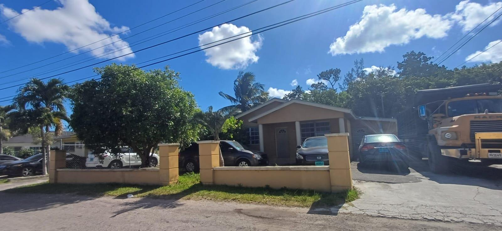 CARMICHAEL BREEZES HOME,Carmichael Road