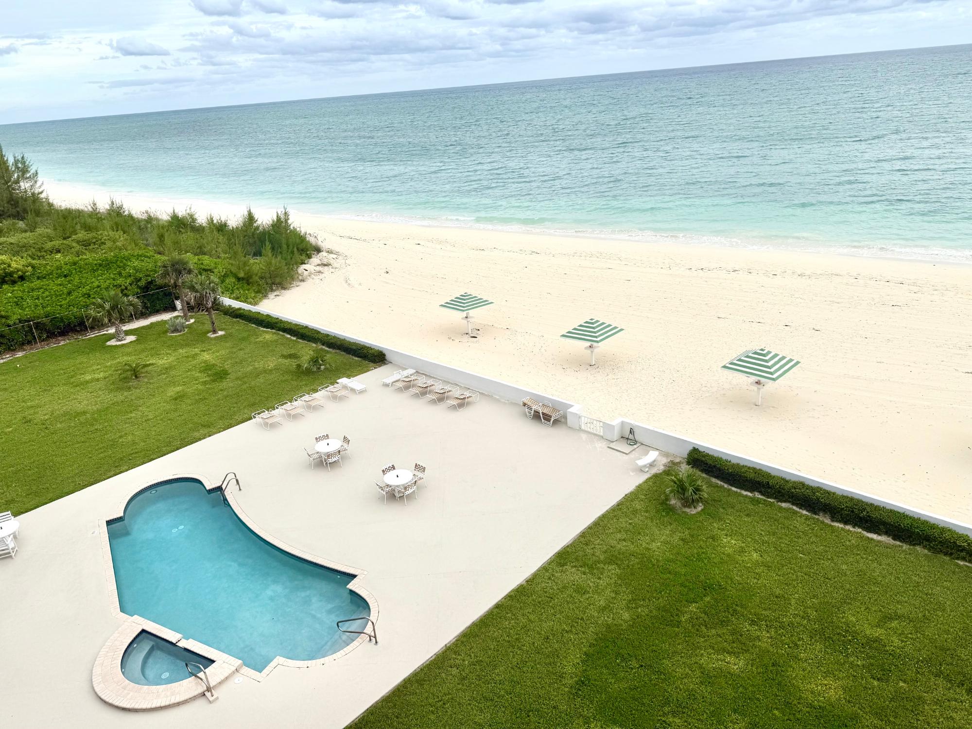  BAHAMA REEF CONDOMINIUMS,Lucaya