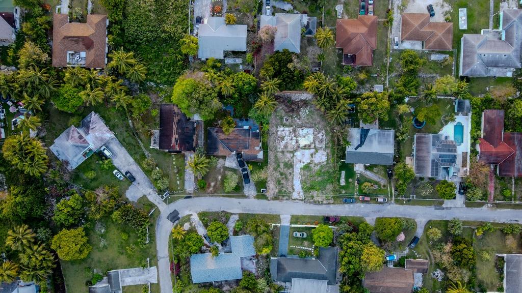  CAMBRIDGE RD NASSAU EAST,Prince Charles Drive