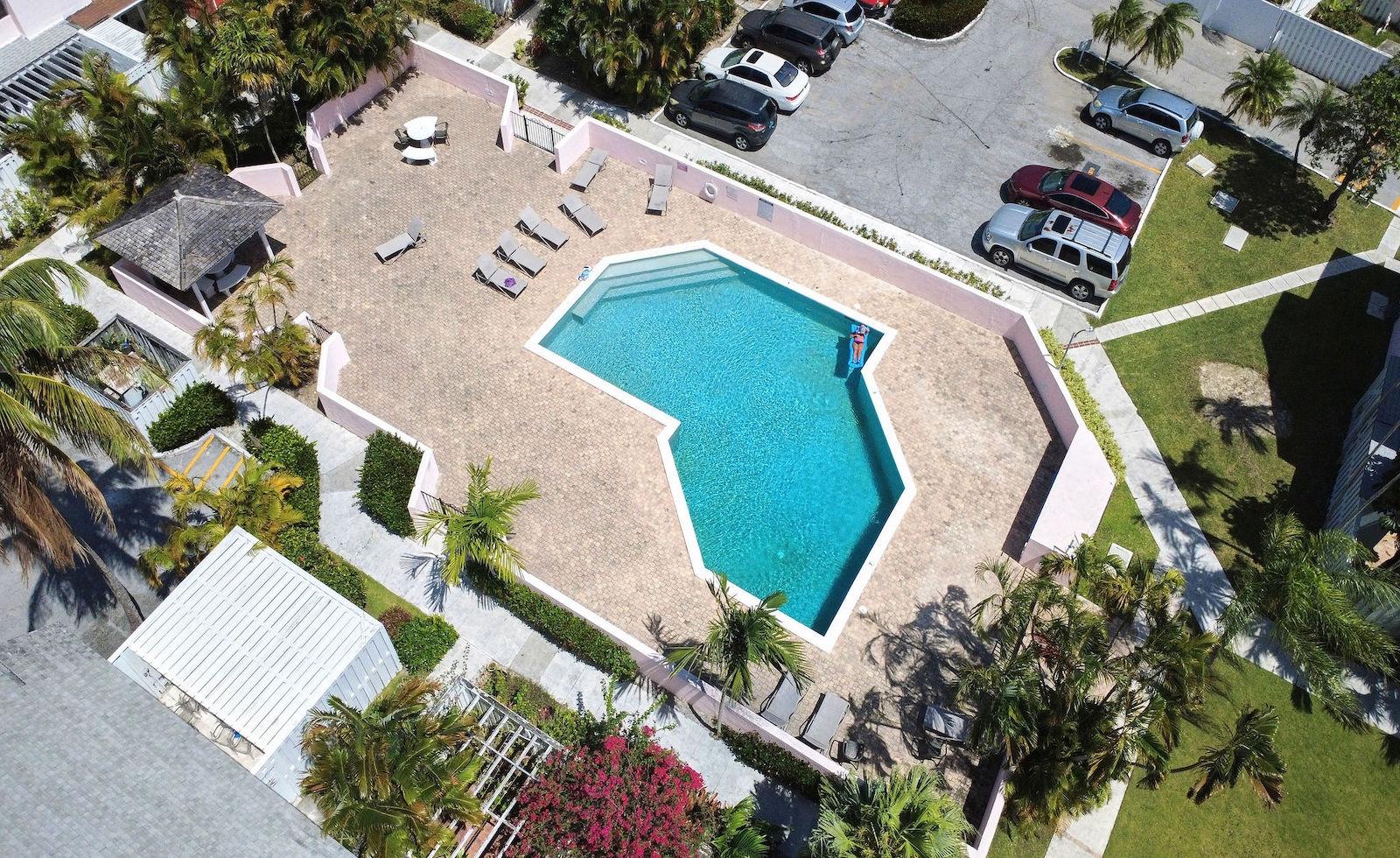  SILVER CAY RENTAL,West Bay Street