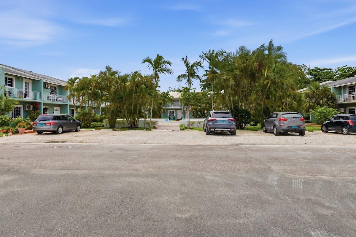 12 LAKEVIEW VILLAGE CONDOMIN,Cable Beach