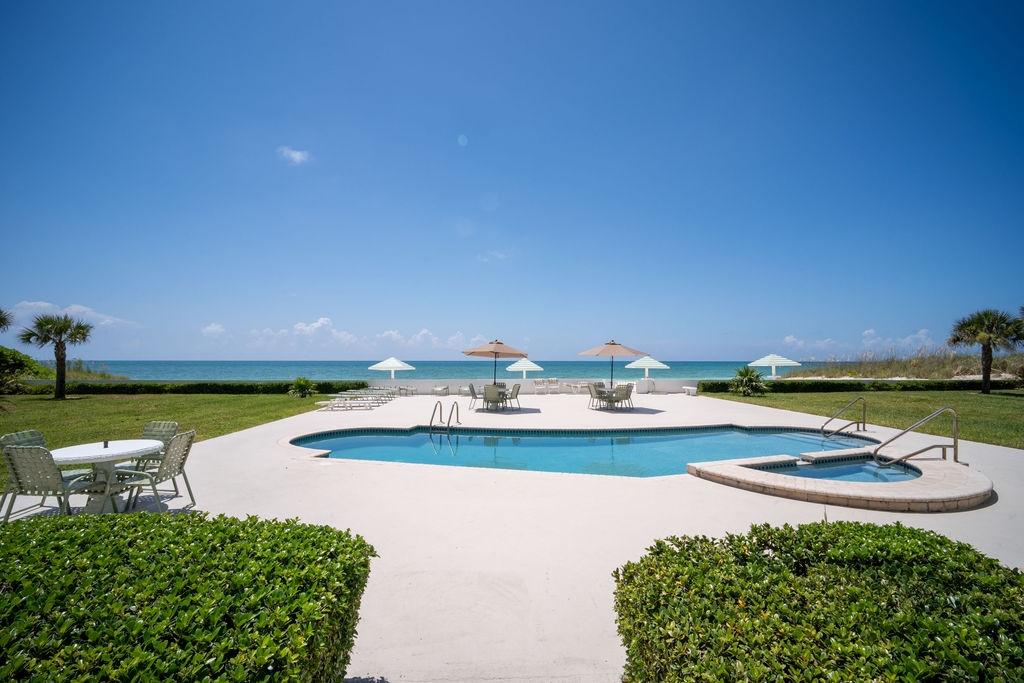  BAHAMA REEF CONDOMINIUM,Lucaya