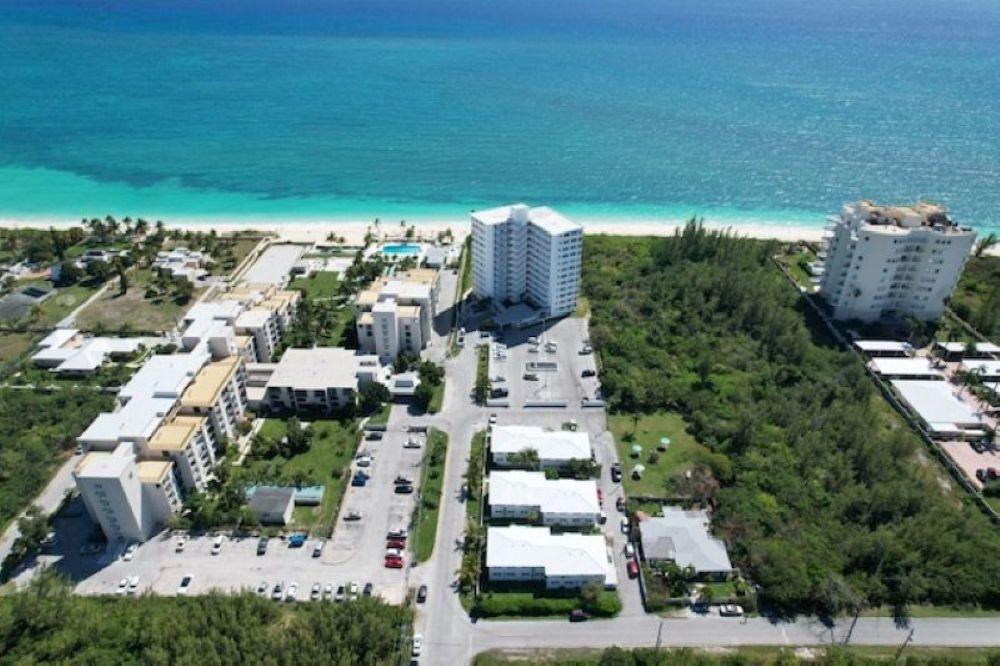  RIVIERA TOWERS CONDOMINIU,Lucaya