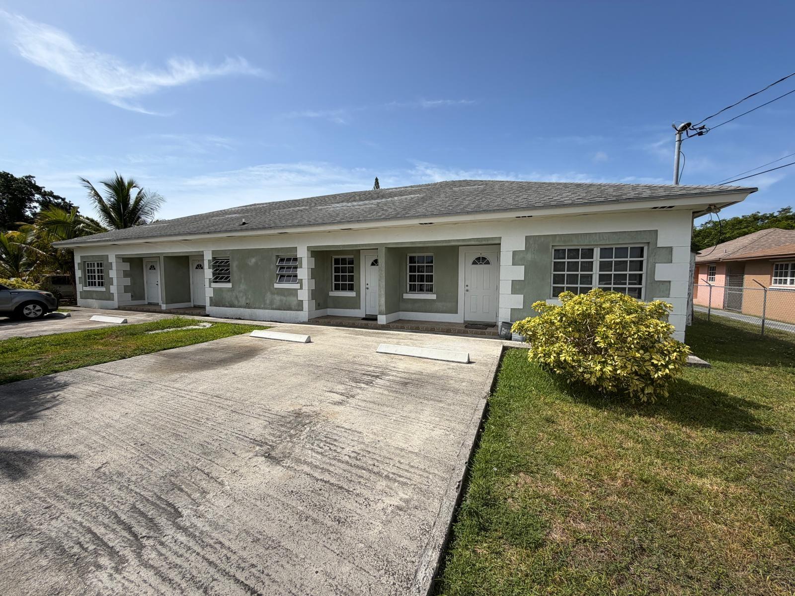 245 FLYINGFISH STREET,Caravel Beach