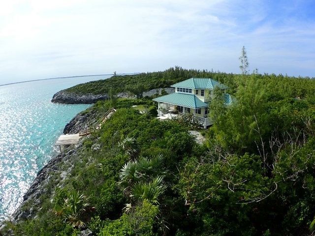 THE BLUFF HOUSE,Rose Island