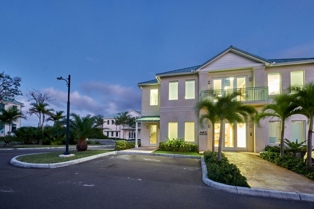 2 WESTERN BUSINESS CENTER,Lyford Cay