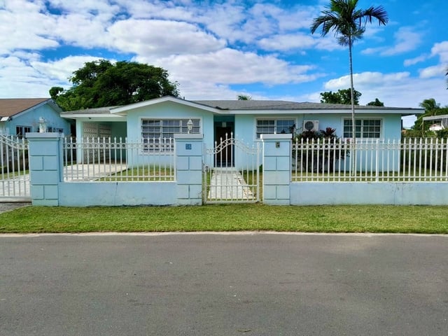 156 COLONY VILLAGE,Prince Charles Drive