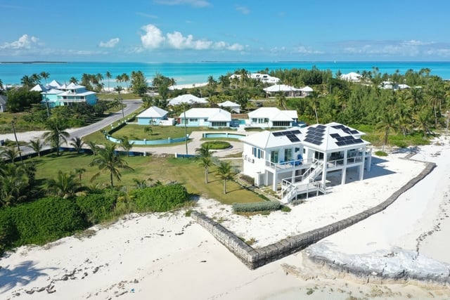  SUZIES ROCK WINDWARD BCH,Treasure Cay