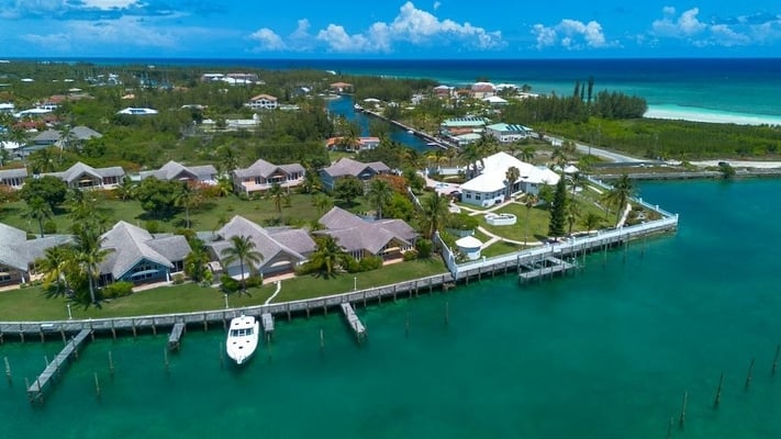  WATERS EDGE OCEANHILL BVD,Bahama Terrace Yacht & Country Club