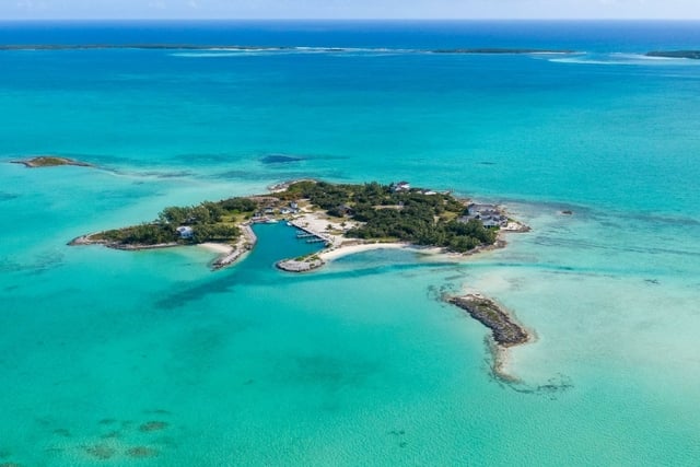  CROWN PIGEON ISLAND & CAY,Harbour Island