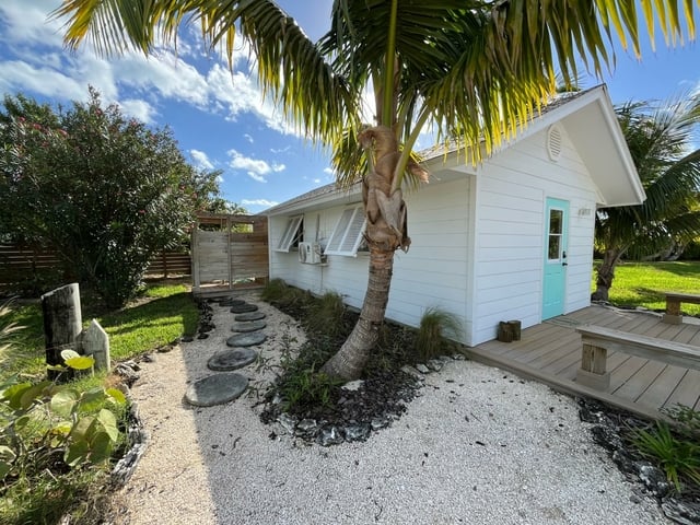 Windward GALLEON BEACH COTTAGE,Treasure Cay