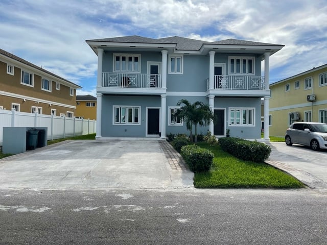 300 WEST WINDS,West Bay Street