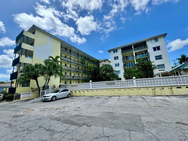  B 38 TOWN COURT,Nassau Street