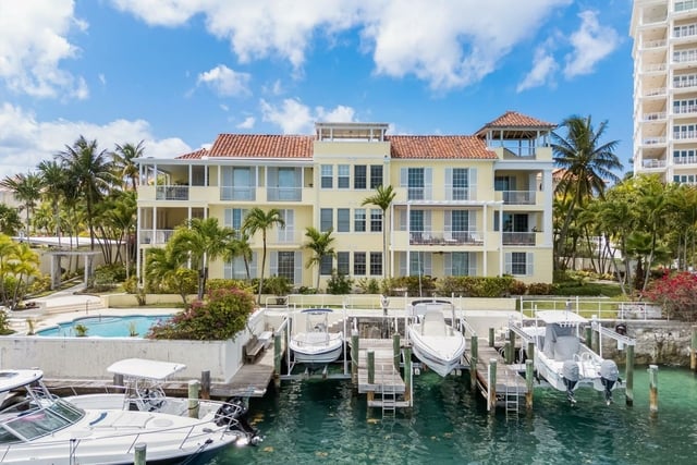  NOBLE HOUSE,Paradise Island