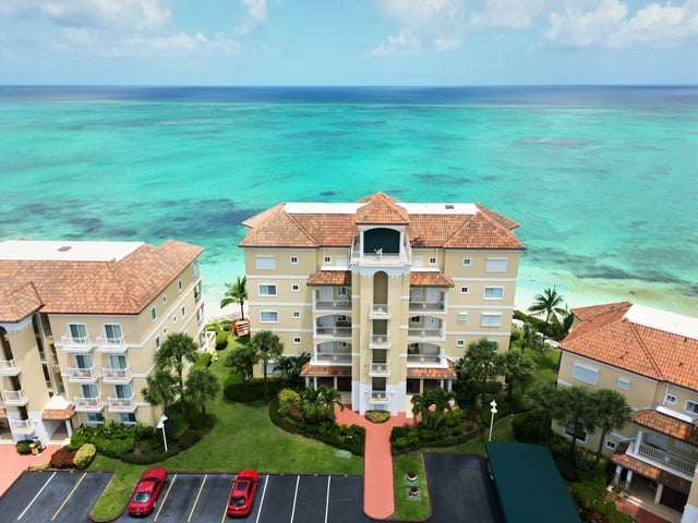  CAVES POINT CONDOS,West Bay Street