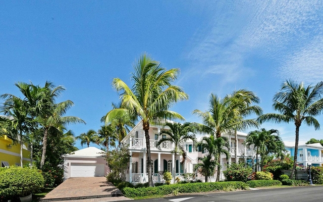  SANDYPORT DRIVE HOME,West Bay Street
