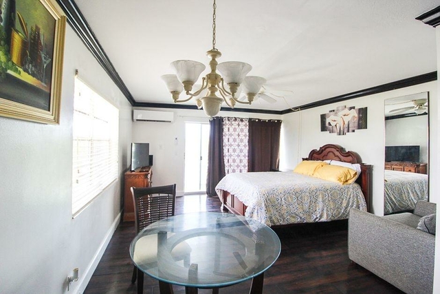 301 CADWALLADER JONES,Bahamia