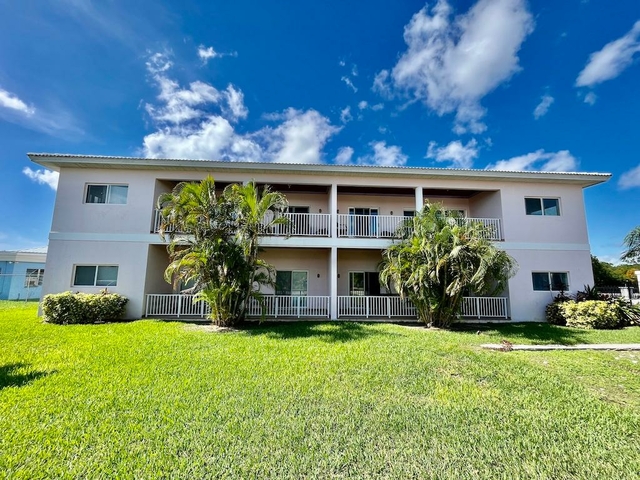 BLUE MARINA CONDOMINUM,Bahamia