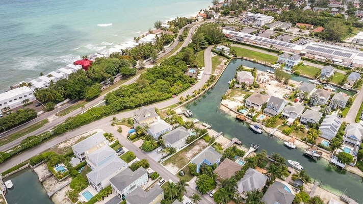  CORAL BEACH,West Bay Street