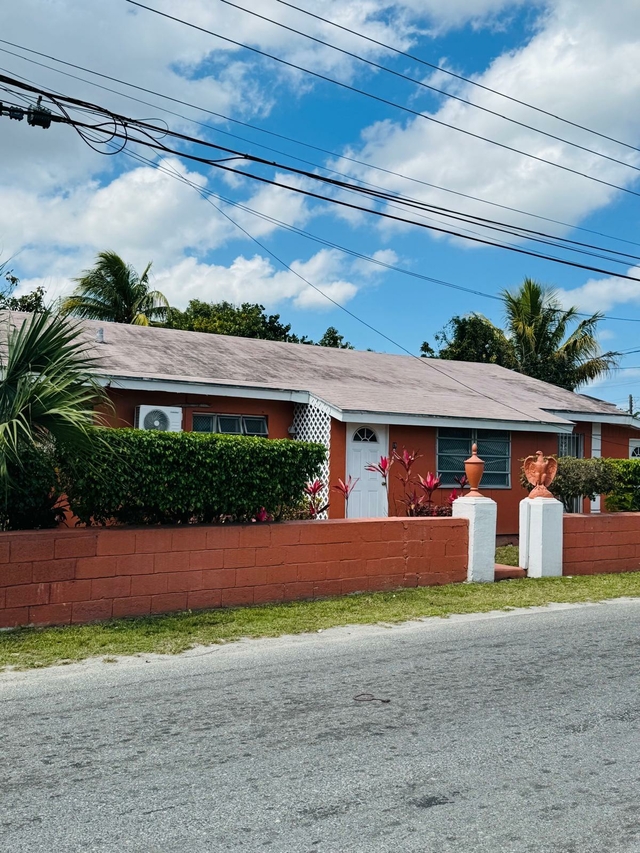 8 ROBERT DRIVE,Bamboo Town