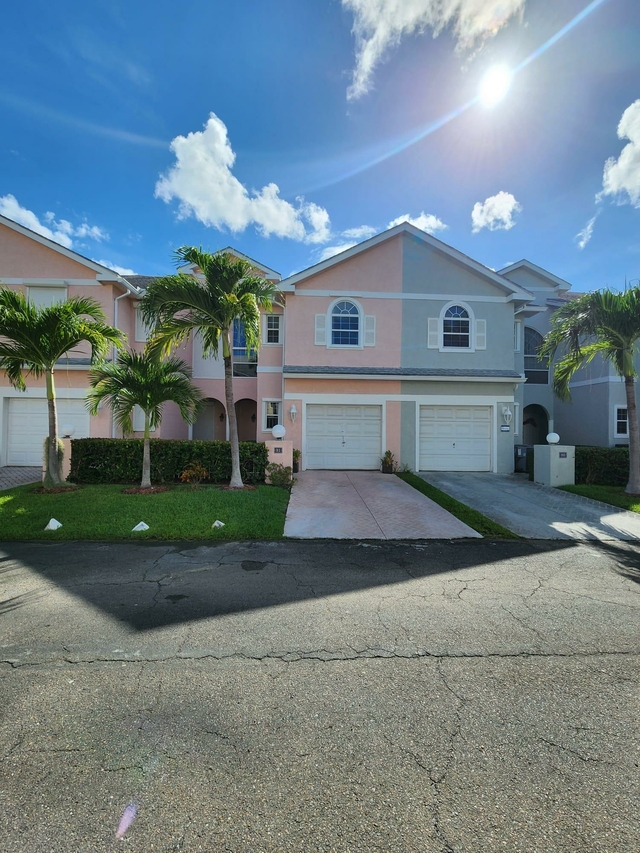  SEAVIEW DRIVE,West Bay Street