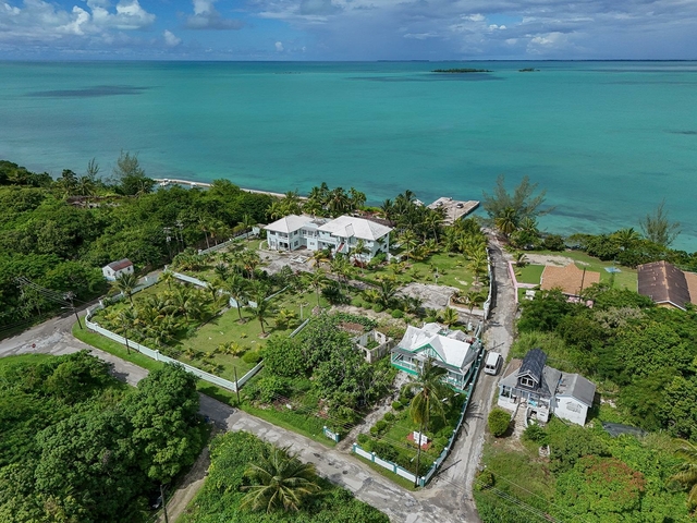  THE BLUFF COMPLEX,The Bluff