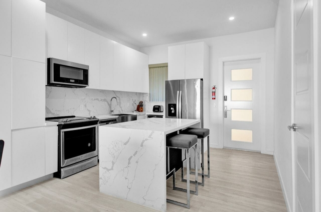  MIRAMAR, WEST BAY STREET,West Bay Street