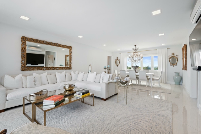  402 RAWSON COURT,West Bay Street