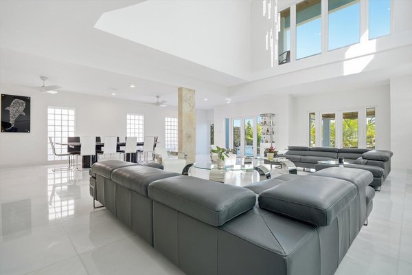 20 KINGFISHER ISLAND,West Bay Street