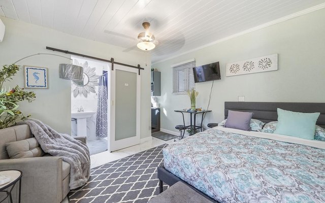  GROVE WEST RENTAL,West Bay Street