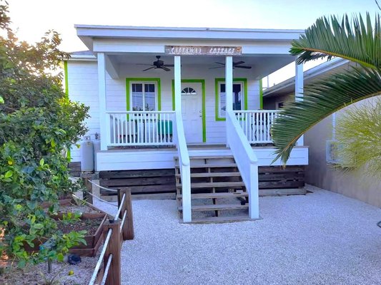  CASTAWAY COTTAGE,Russell Island
