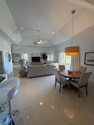  CAVES HEIGHTS,West Bay Street