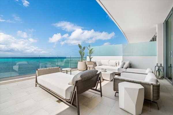  PH 603 - GOLDWYNN,West Bay Street