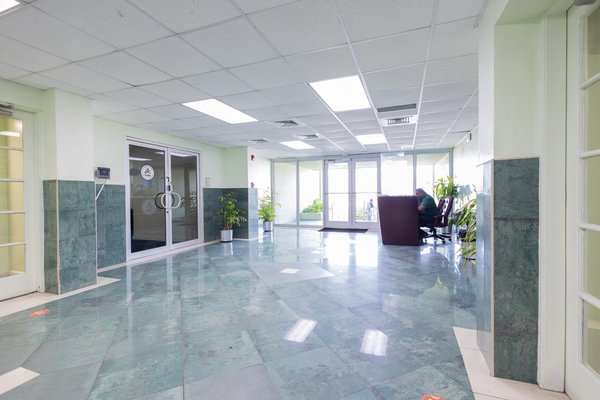  CENTREVILLE HOUSE, SUITE 3A,Collins Avenue
