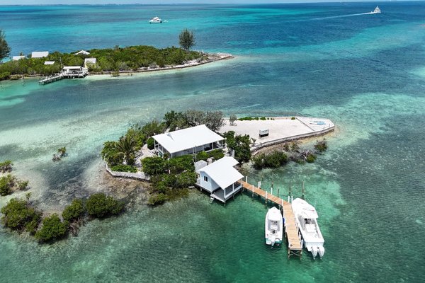 DILLY CAY