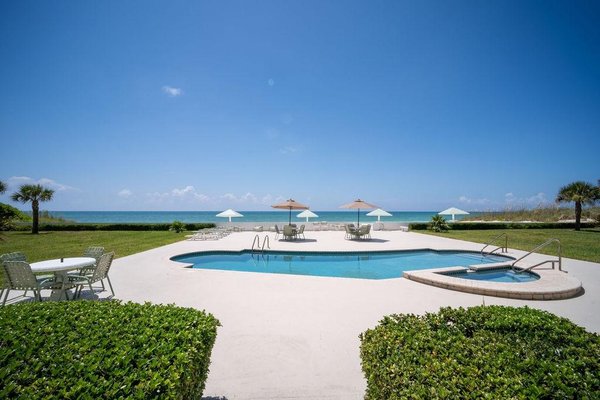  BAHAMA REEF CONDOMINIUM,Lucaya