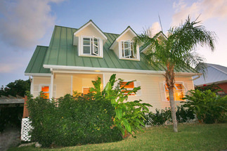 Luxurious Fully Furnished Shoreline Home